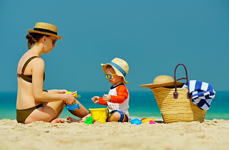 Bébé à la plage